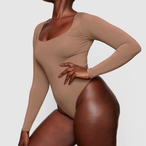SKIMS LONG SLEEVE BODYSUIT 🤍